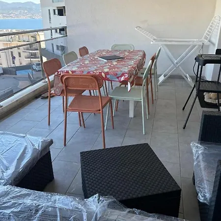 Chez Elisa Patrick Arc En Ciel * Αζάτσιο